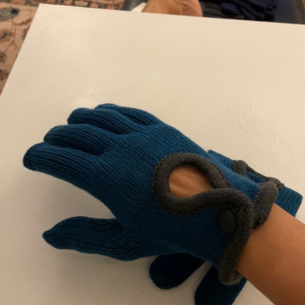 Gloves - Picture 6 of 7